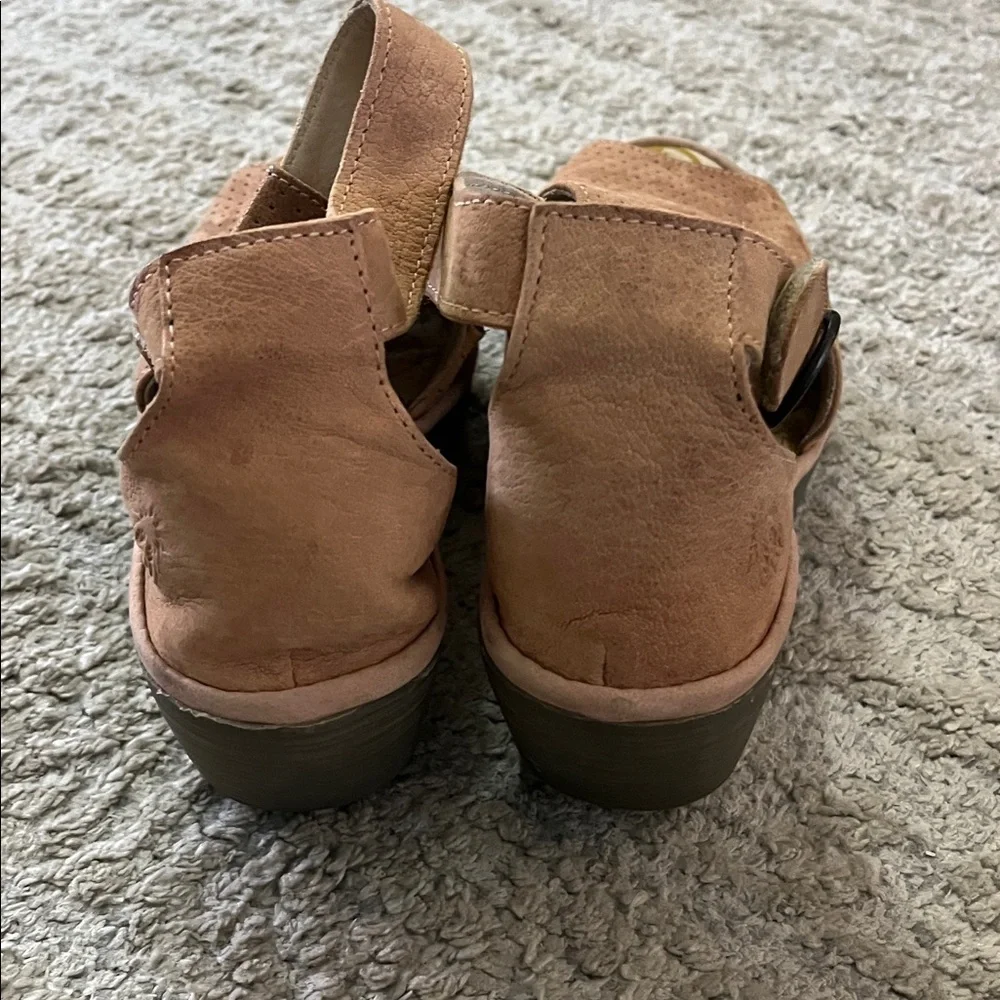 FLY London Women's Tan Suede Made in Portugal Peep-Toe Sandals 39